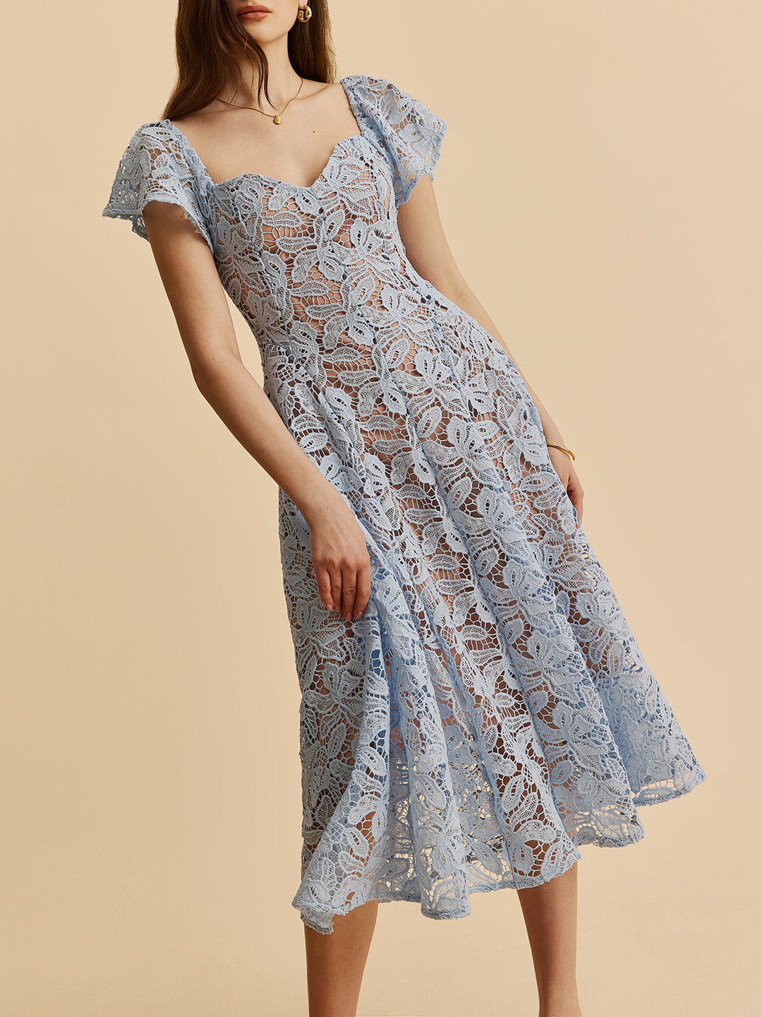 Kleid mit Herzausschnitt und Spitze