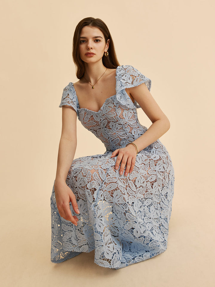 Kleid mit Herzausschnitt und Spitze