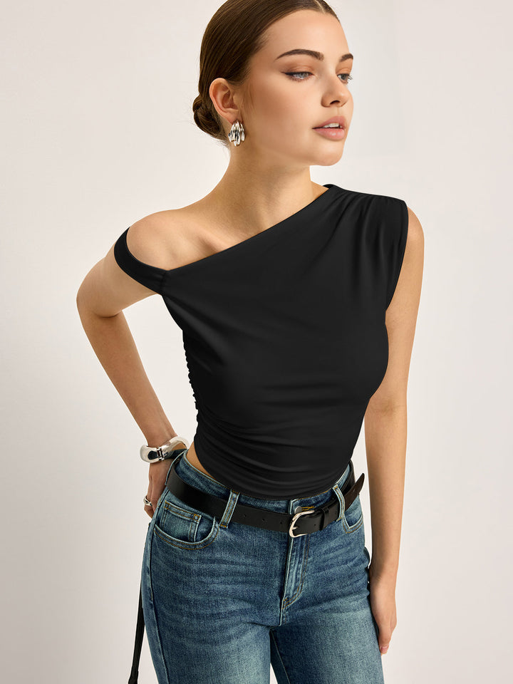Asymmetrisches Rippstrick-Oberteil mit Cut-Out