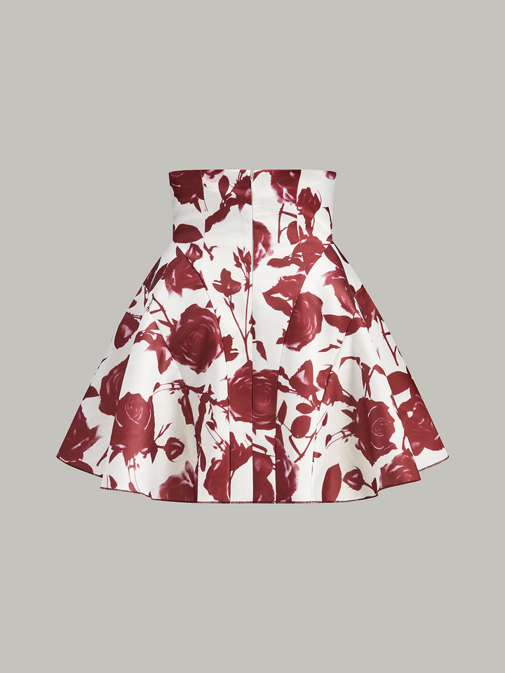 Rock mit Blumenmuster und Knopfdetail