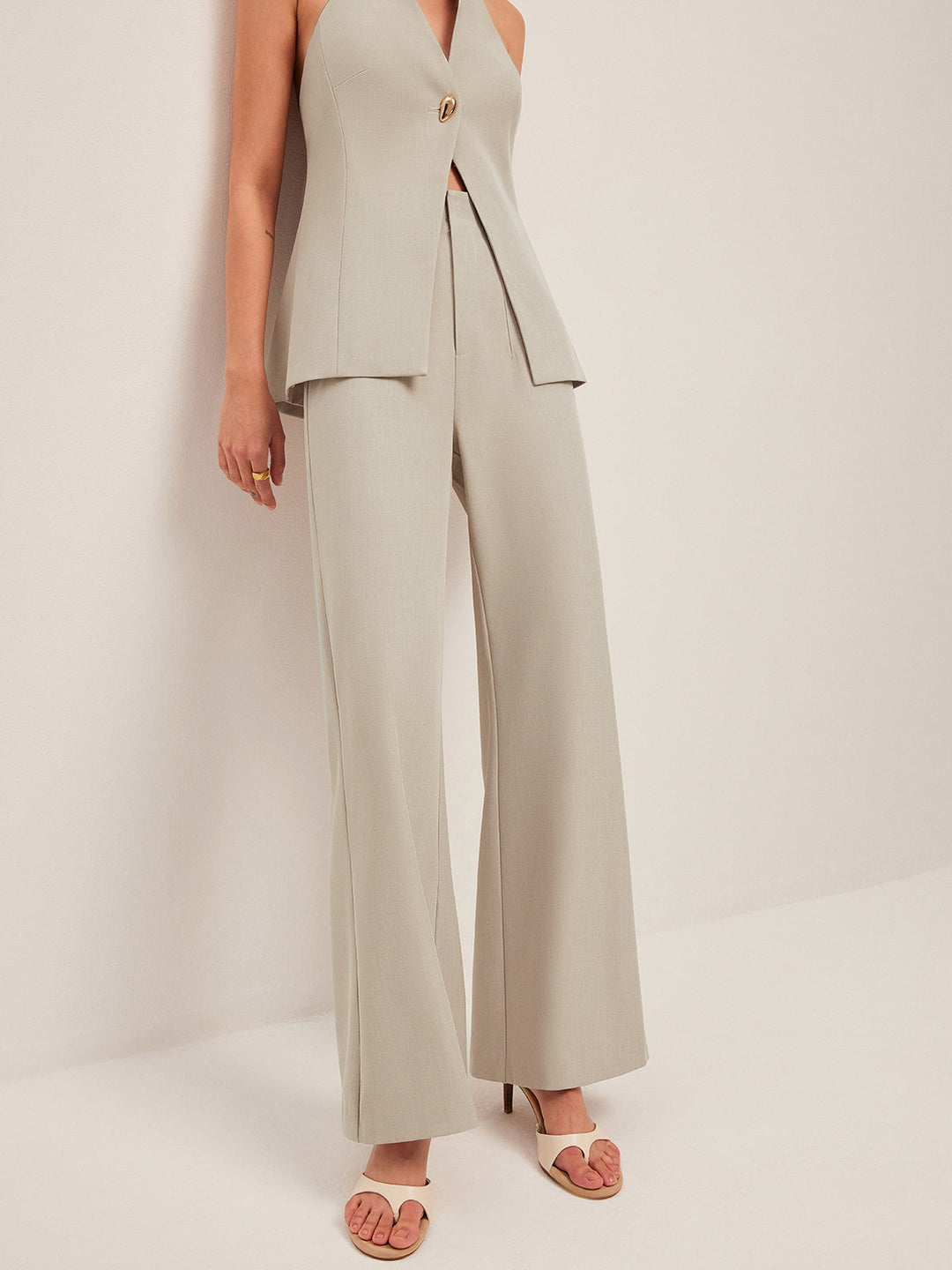 Hose mit weitem Bein und mittelhohem Bund