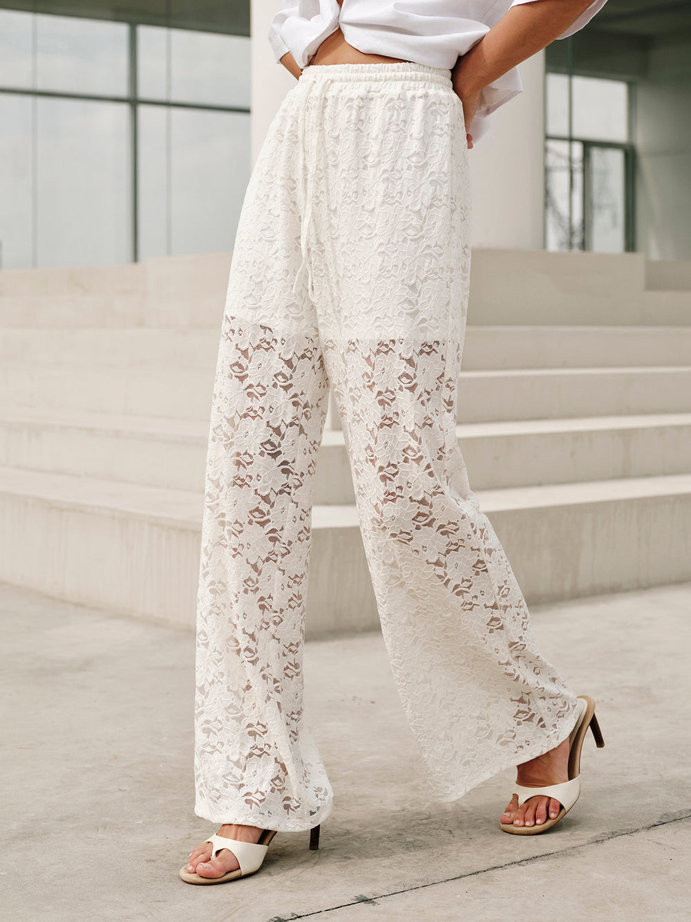 Spitzenhose mit Tunnelzug in Mid-Waist