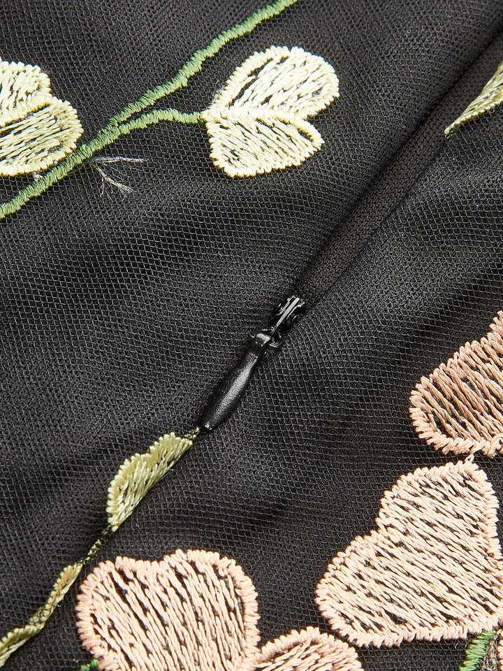 Buntes Blumen-Stick-Mesh-Kleid
