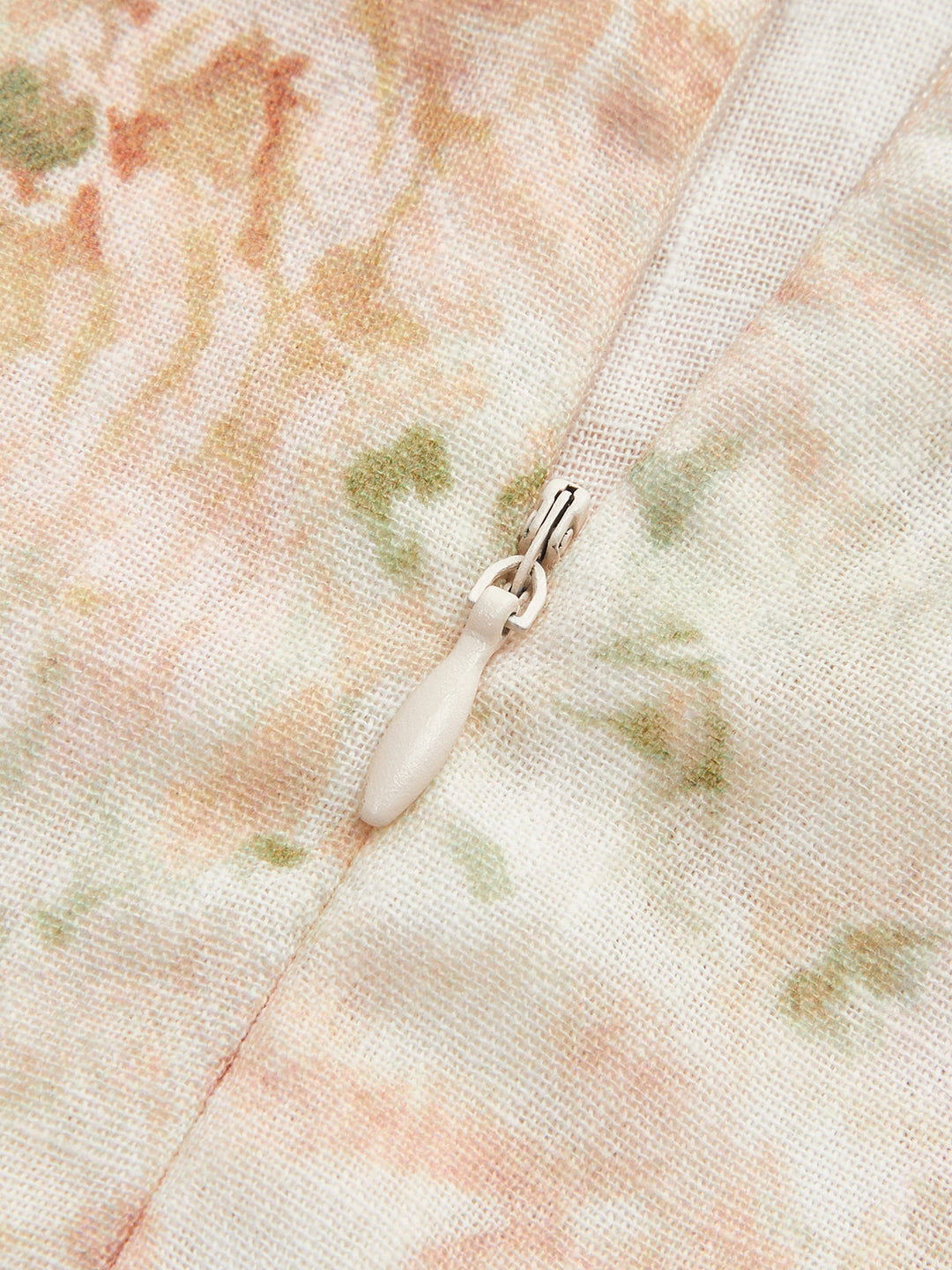 Kleid mit Puffärmeln aus Baumwolle und Leinen mit Blumenmuster und Gürtel