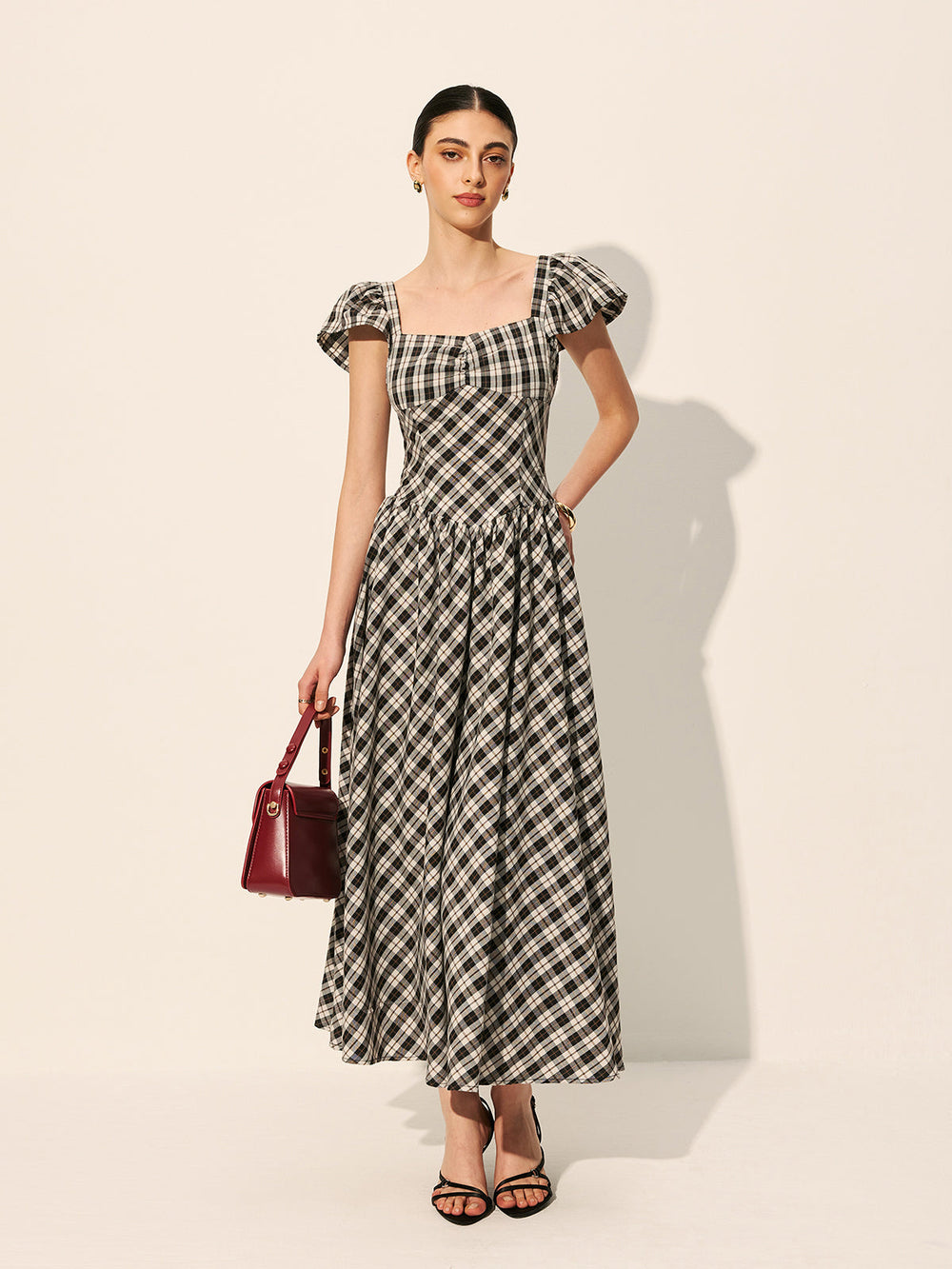 Schachbrett-Kleid mit Puffärmeln