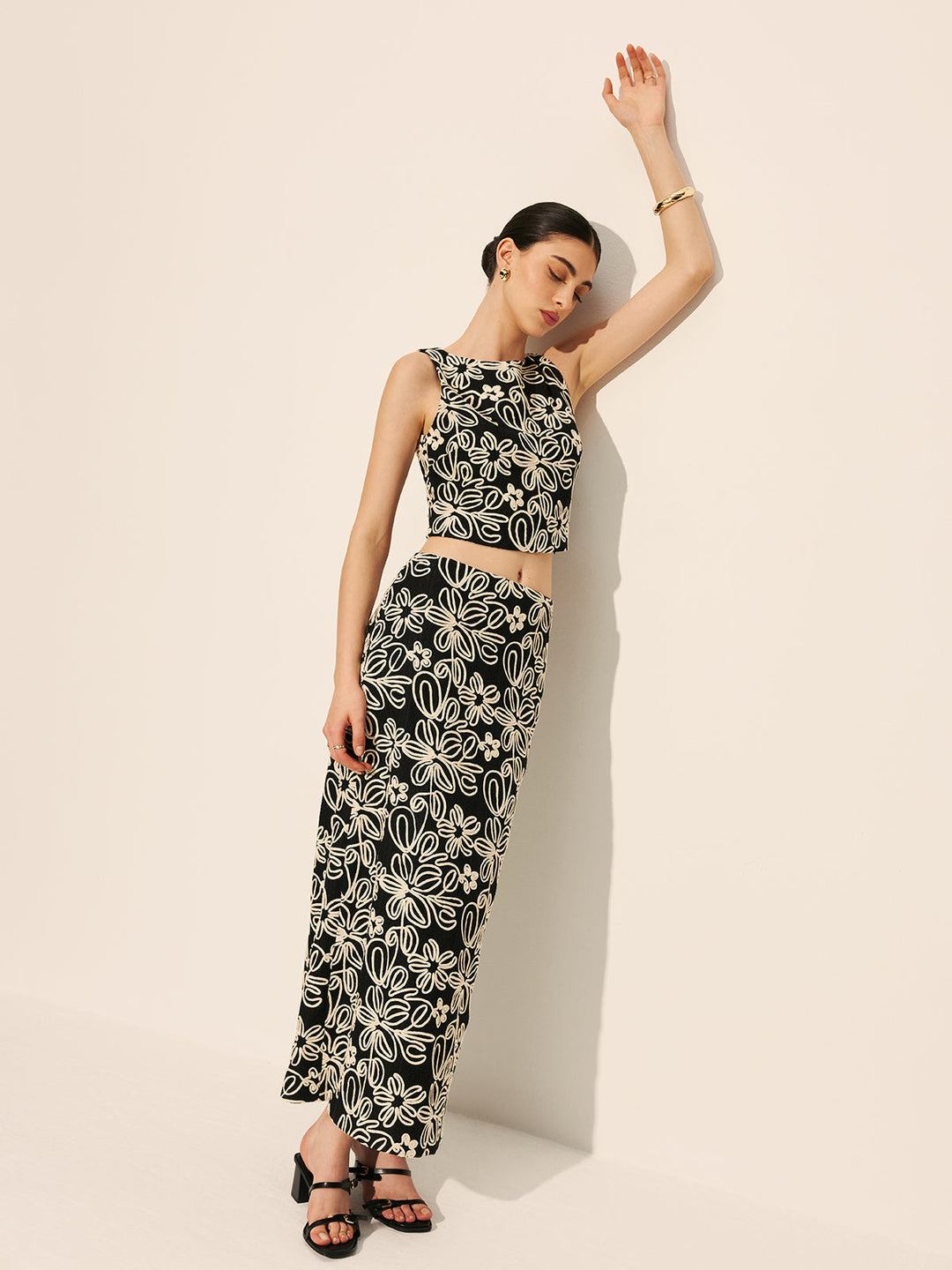 Keyhole-Rücken-Blumen-Besticktes-Crop-Top