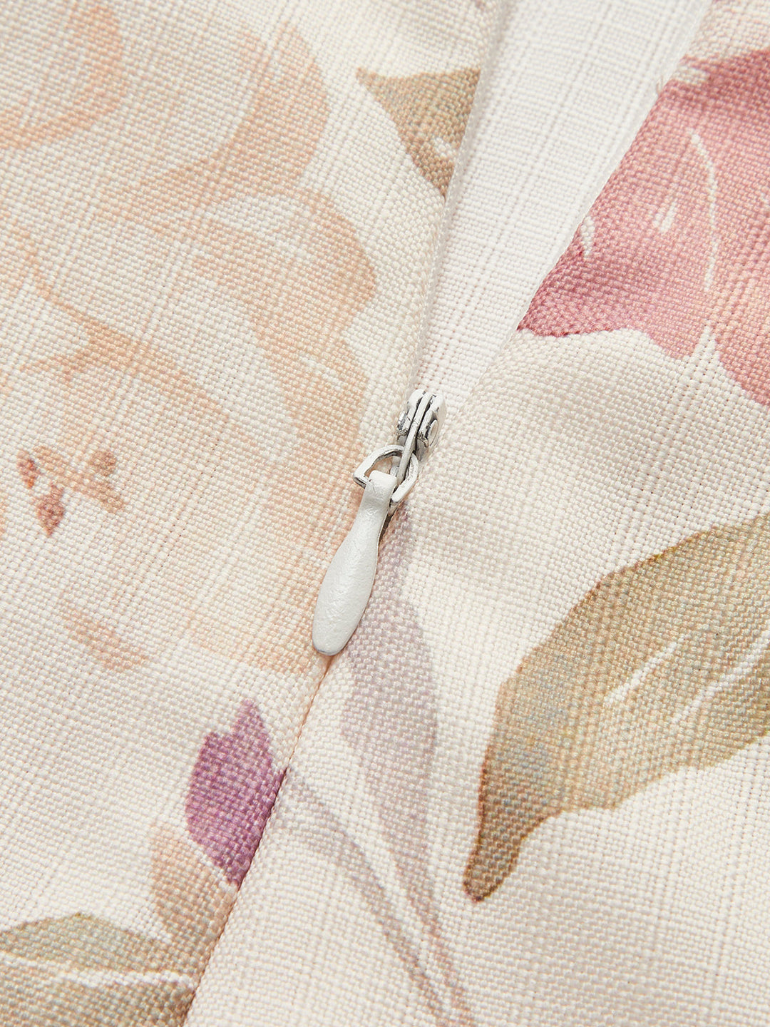 Romantisches A-Linien-Cami-Kleid mit V-Ausschnitt und Blumenmuster