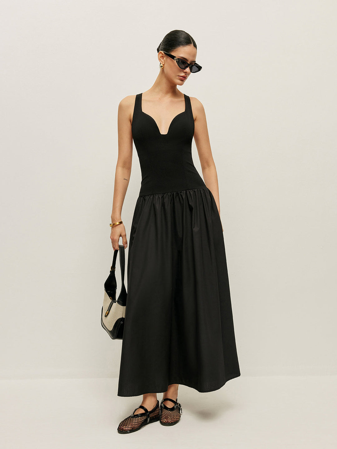 Kleid mit überkreuztem Rücken und Kontraststoff