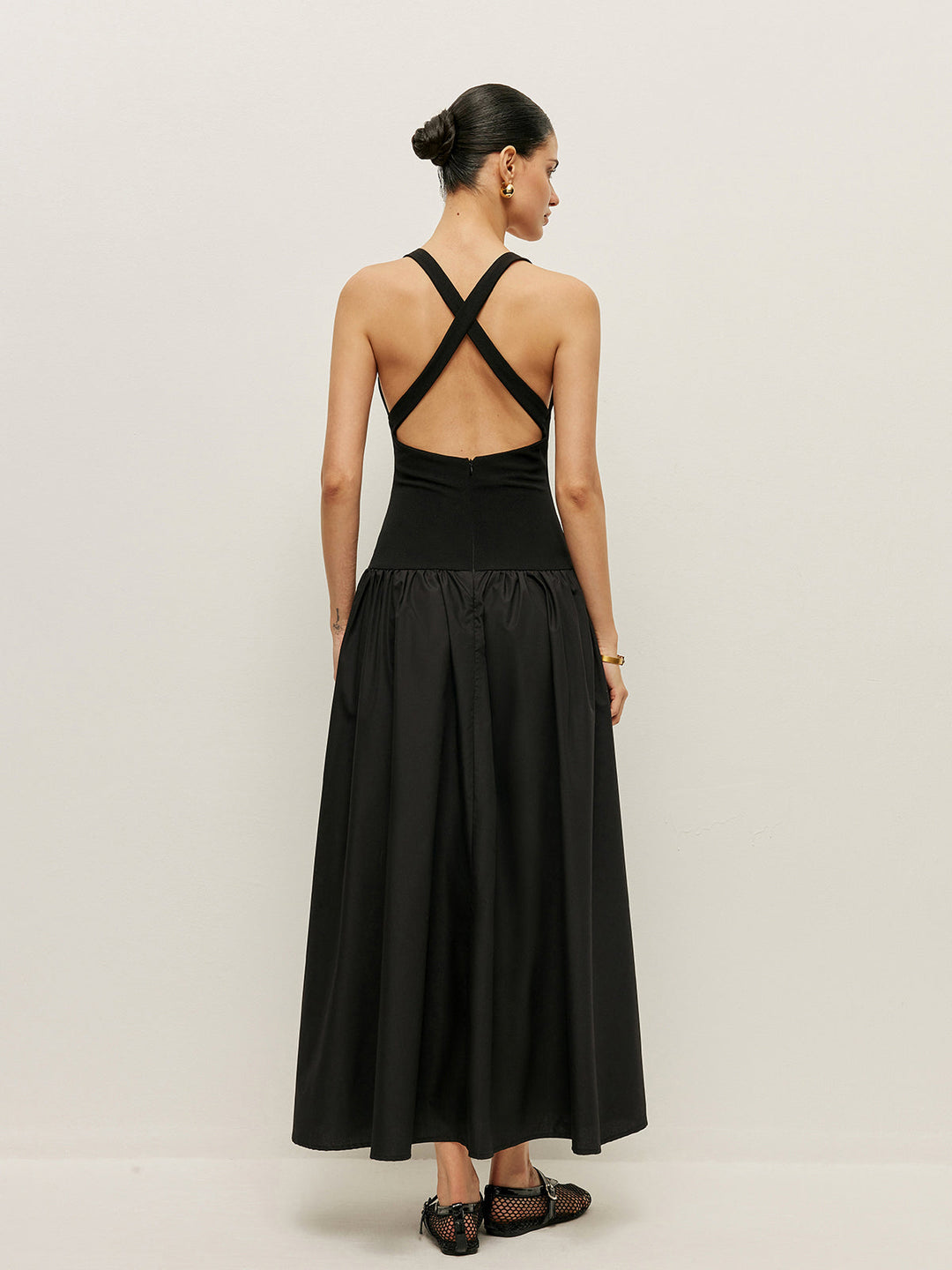 Kleid mit überkreuztem Rücken und Kontraststoff