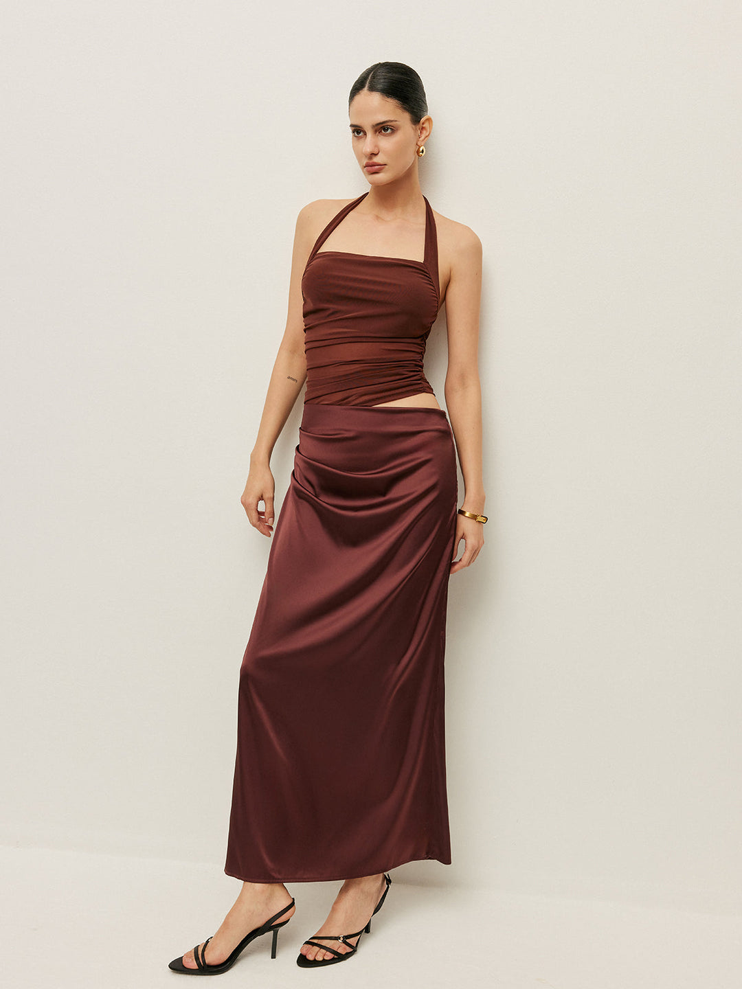 Raffiniertes Neckholder-Kleid mit Cut-Out-Detail