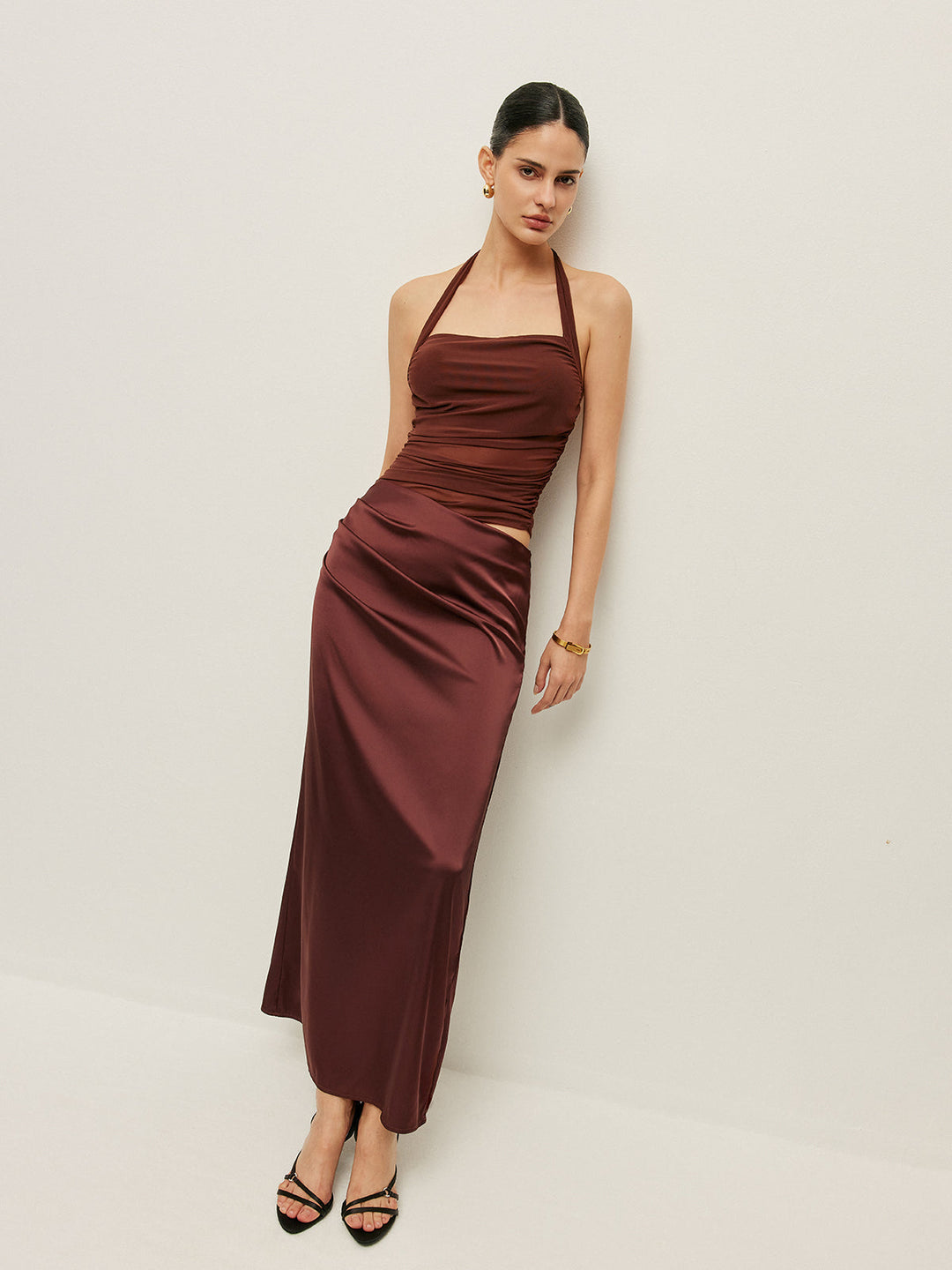 Raffiniertes Neckholder-Kleid mit Cut-Out-Detail