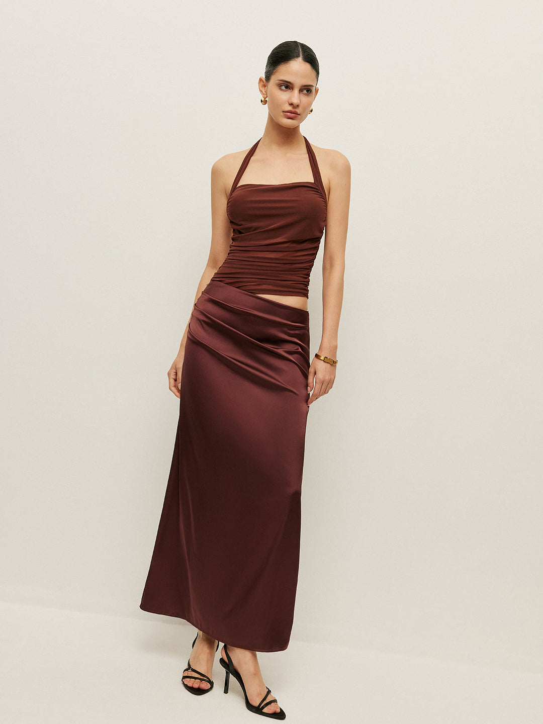 Raffiniertes Neckholder-Kleid mit Cut-Out-Detail