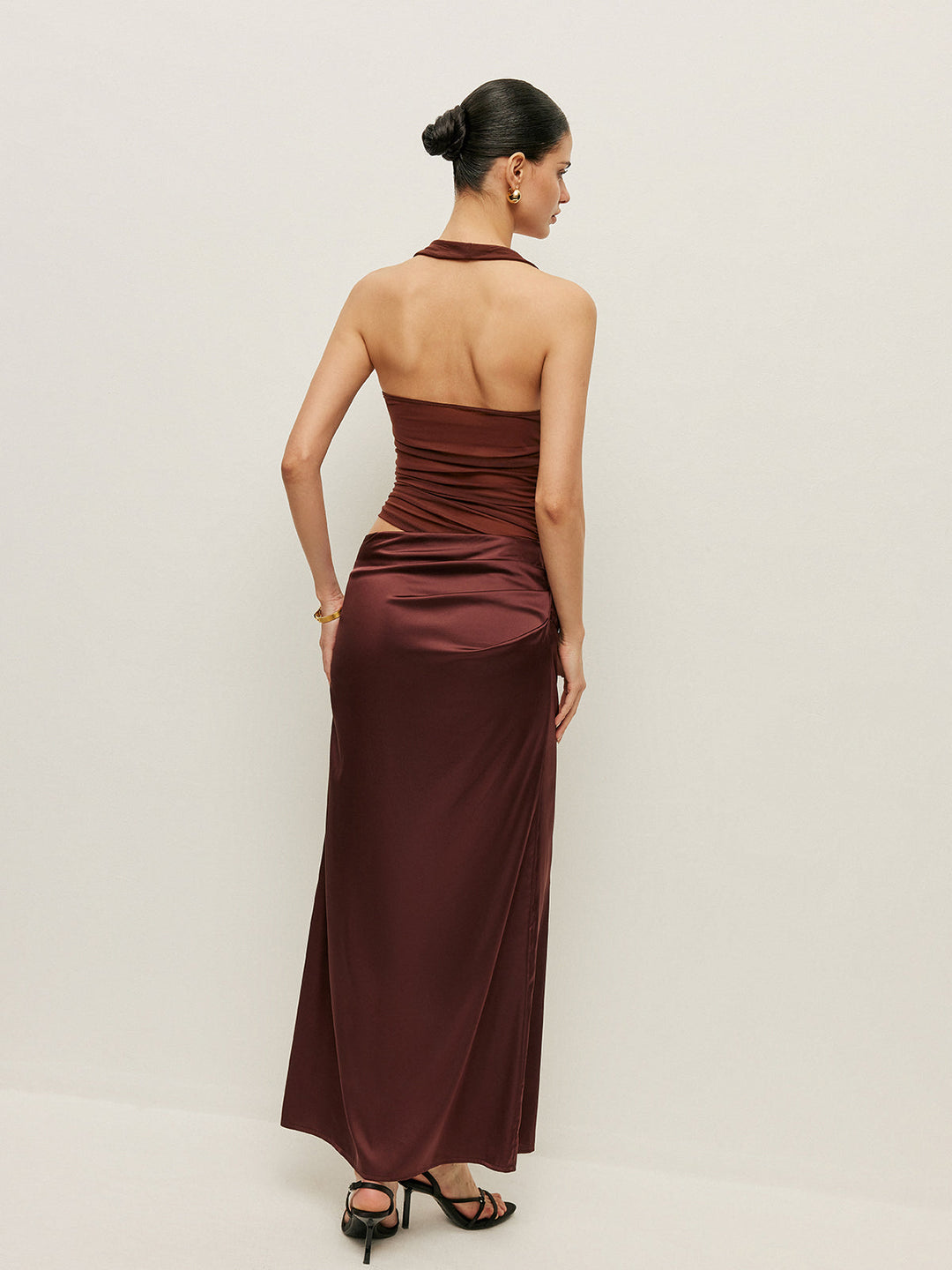 Raffiniertes Neckholder-Kleid mit Cut-Out-Detail