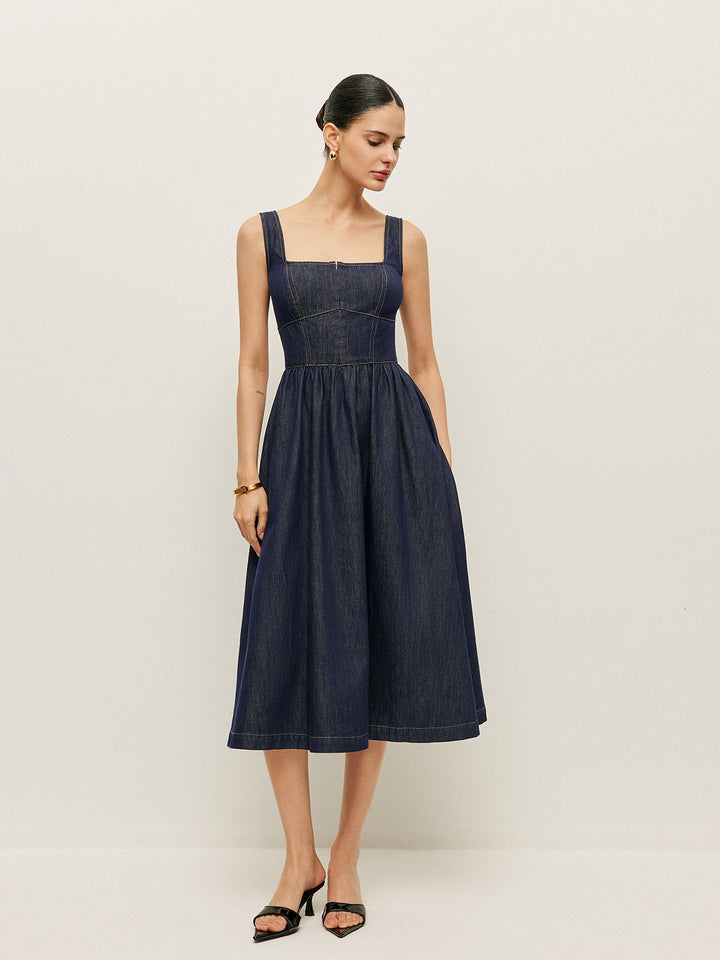 Kleid mit quadratischem Ausschnitt und Knopfleiste aus Denim