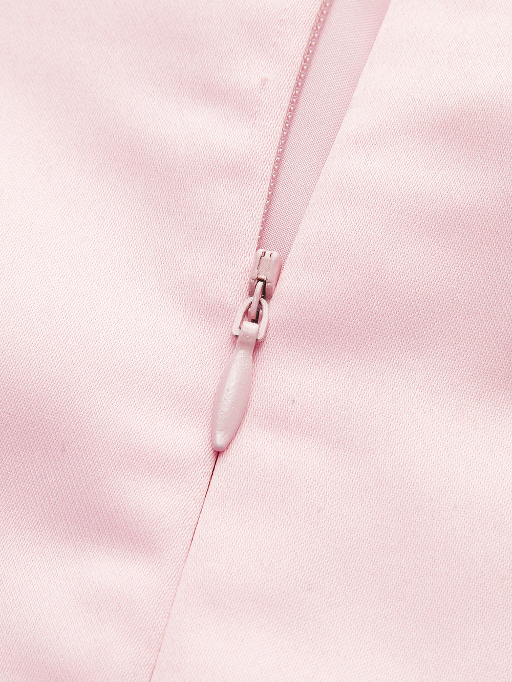 Satin asymmetrisch verzierte trägerloses Kleid