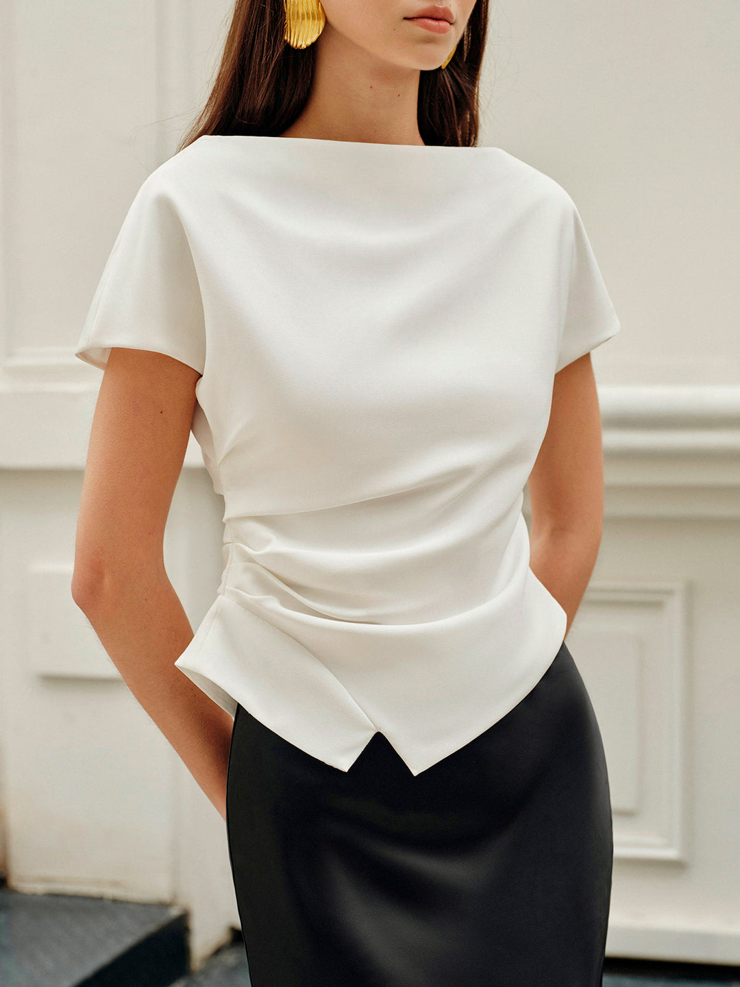 Asymmetrisches T-Shirt mit Raffung
