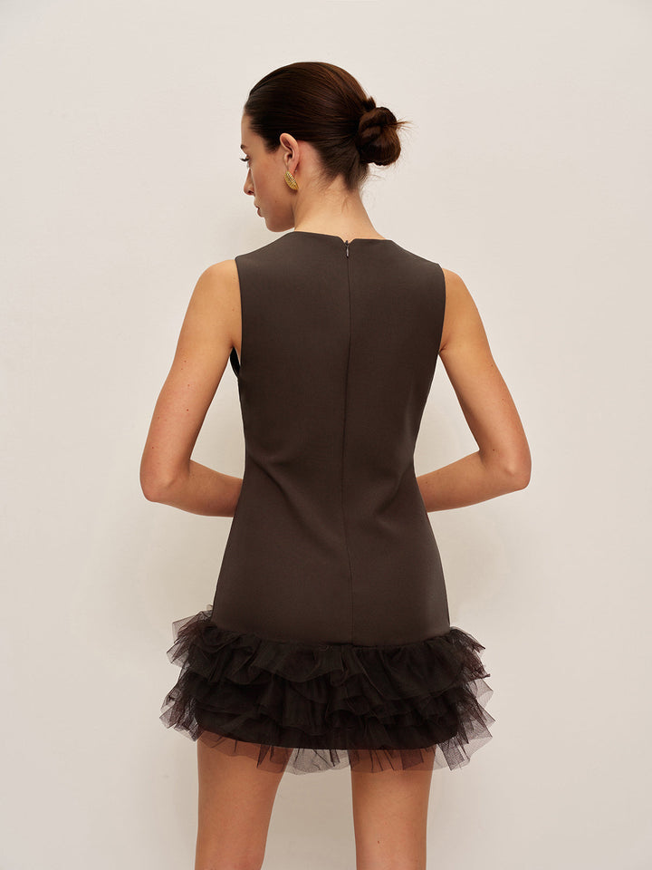 Kleid mit Rüschensaum und ohne Ärmel
