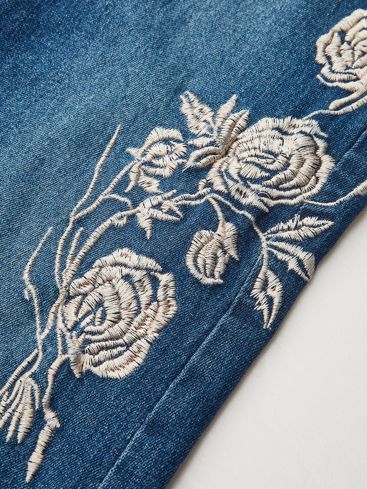 Mid-Taille Jeans mit ausgestelltem Bein und Stickerei