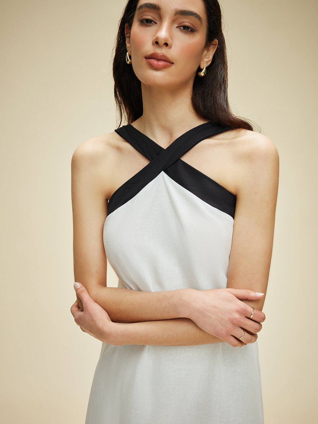 Halbloses Kleid aus Baumwolle & Leinen mit Neckholder