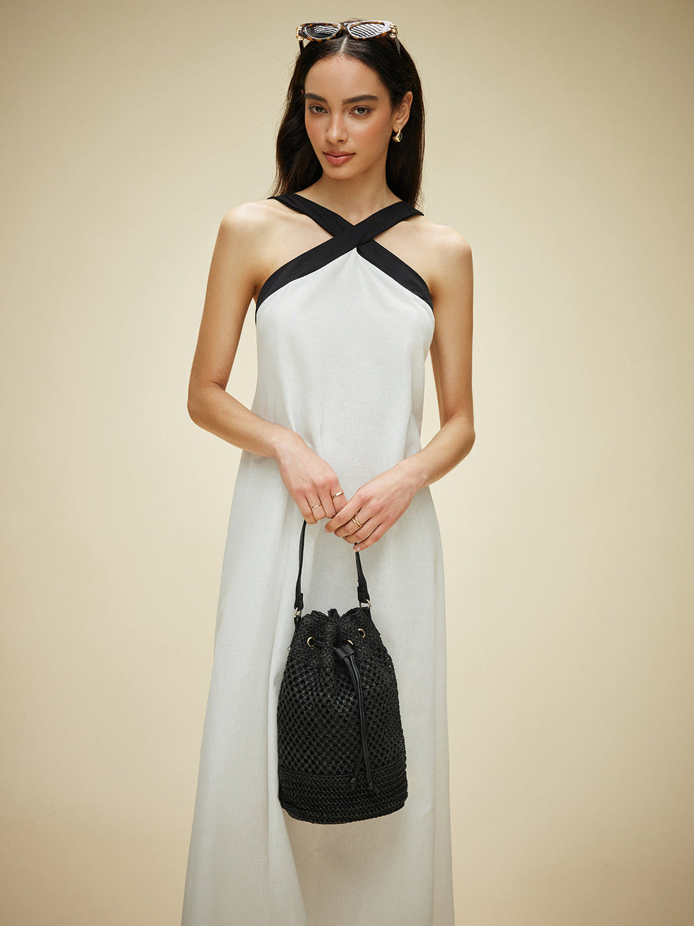 Halbloses Kleid aus Baumwolle & Leinen mit Neckholder