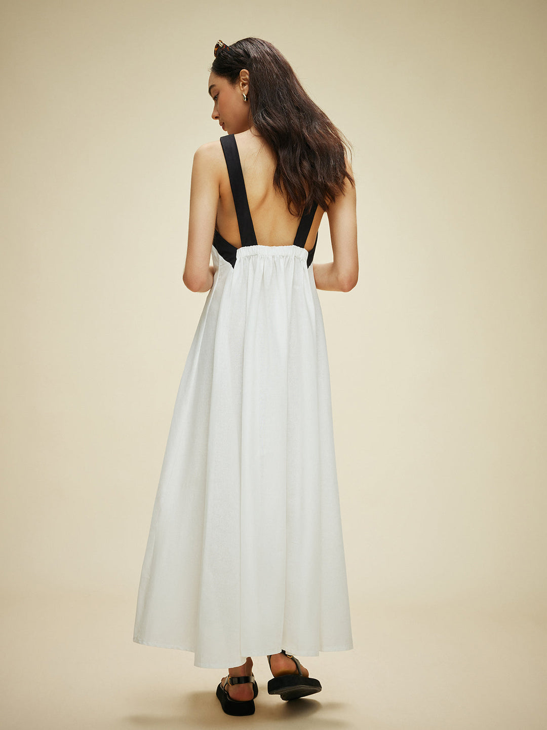 Halbloses Kleid aus Baumwolle & Leinen mit Neckholder