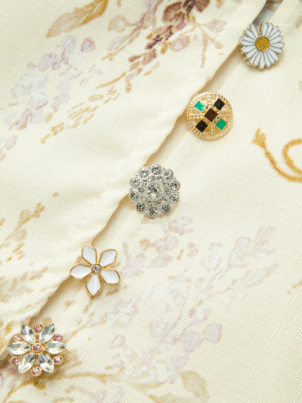 Kleid mit Blumenmuster und Puffärmeln mit Gürtel
