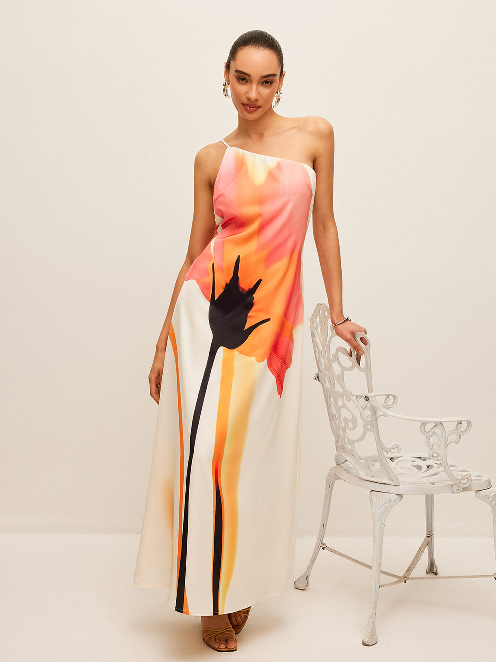 Asymmetrisches Kleid mit Blumenprint und gebundenem Rücken
