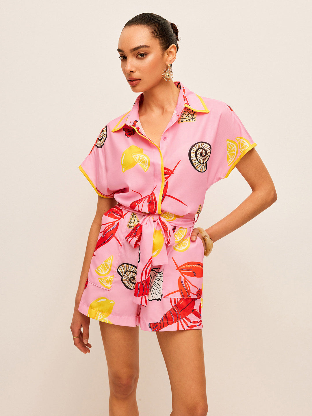 Frucht- & Schalen-Print-Jumpsuit mit Bindegürtel