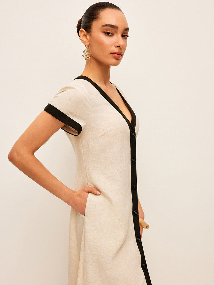 Kleid mit hohem Schlitz und Kontrastband aus Baumwolle und Leinen