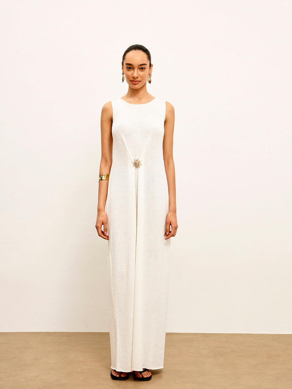 Ärmelloses Pulloverkleid mit Metalldetail