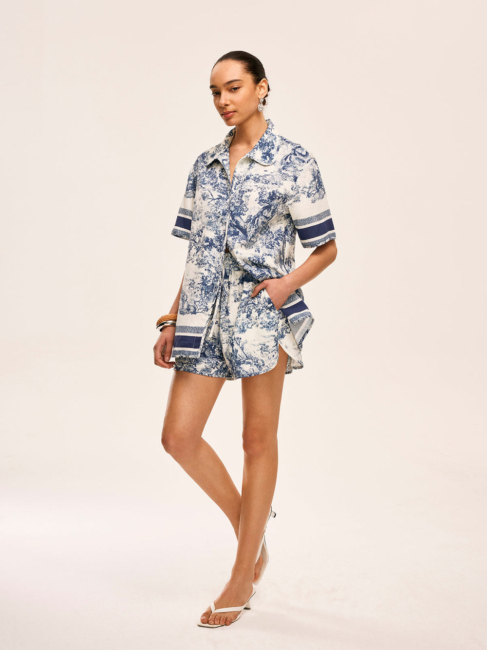 Bedruckte Shorts mit Kontrastbesatz Sets