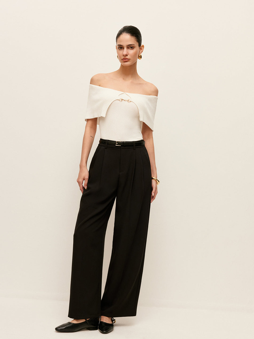 GÜRTELHOSE MIT WEITEM BEIN UND HOHEM BUND MIT TASCHEN