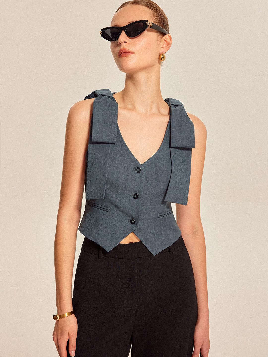 Elegante Weste mit Schleifendetails an den Schultern