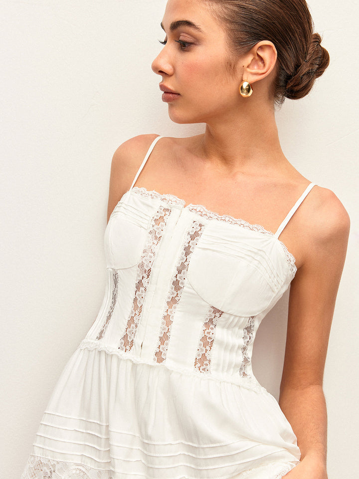 Plissiertes Kleid mit Spitzenbesatz