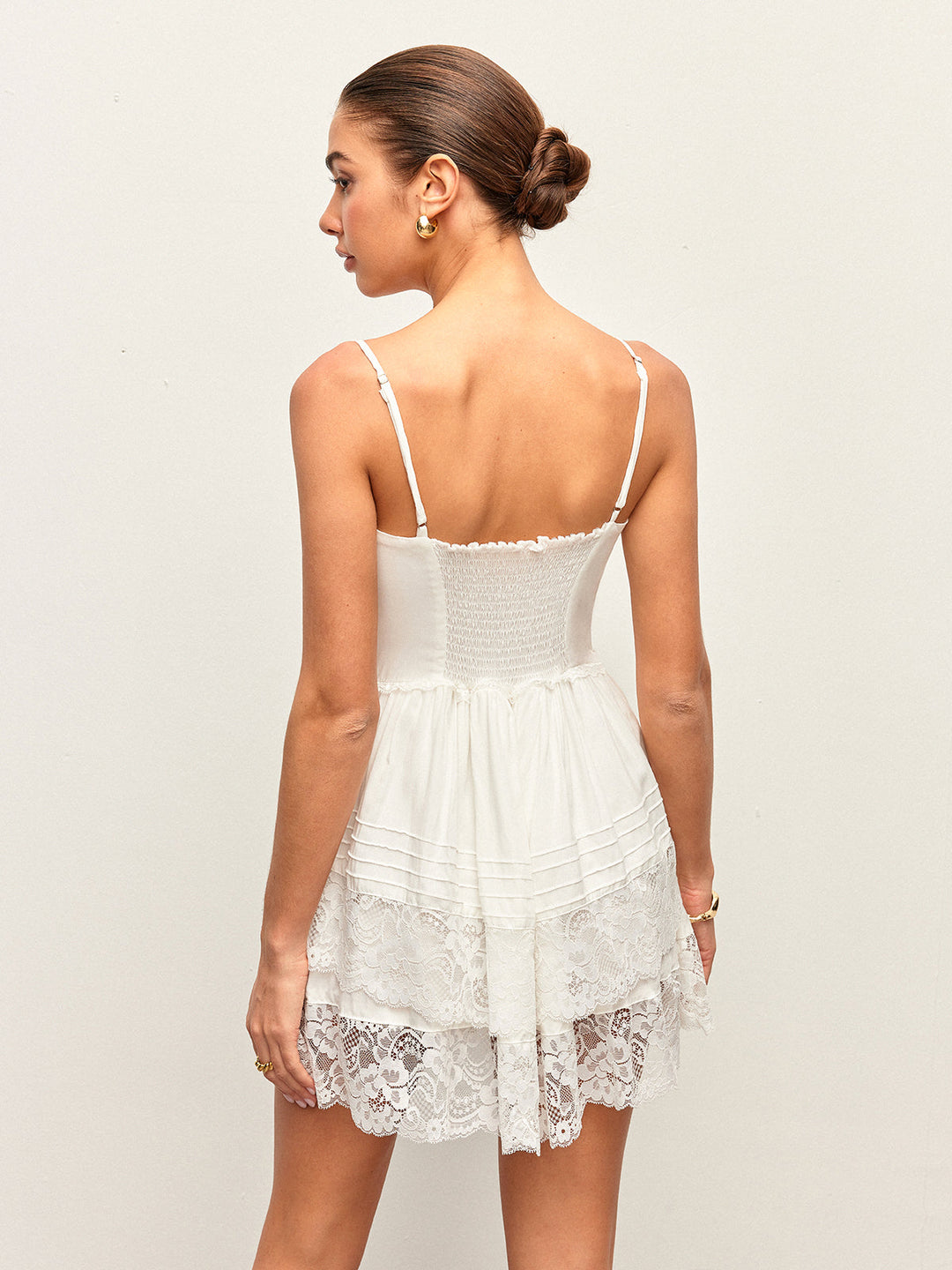 Plissiertes Kleid mit Spitzenbesatz