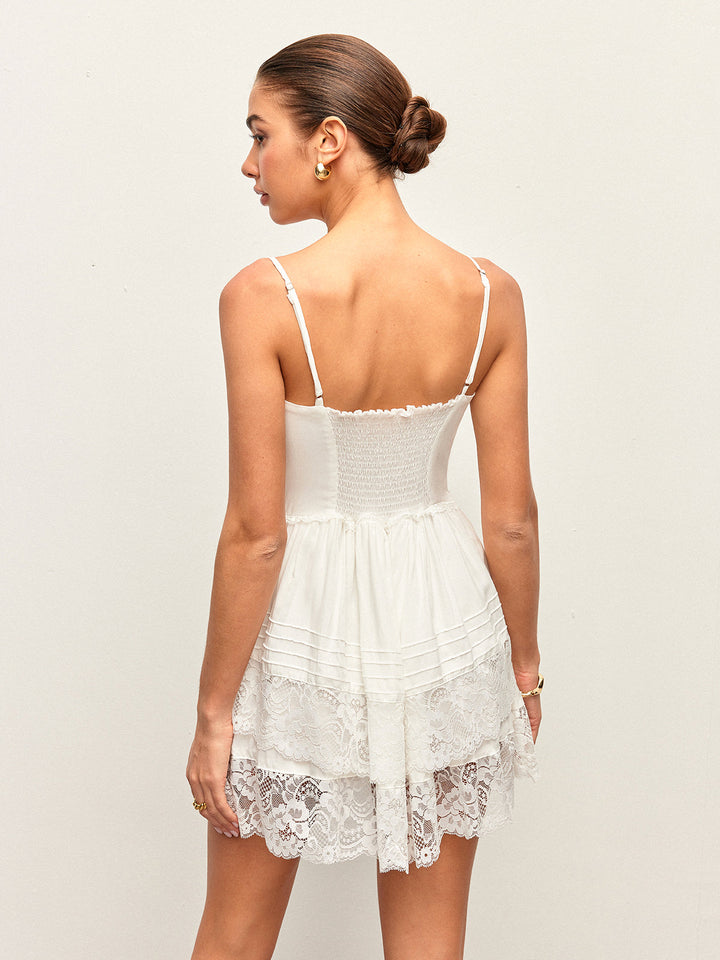 Plissiertes Kleid mit Spitzenbesatz