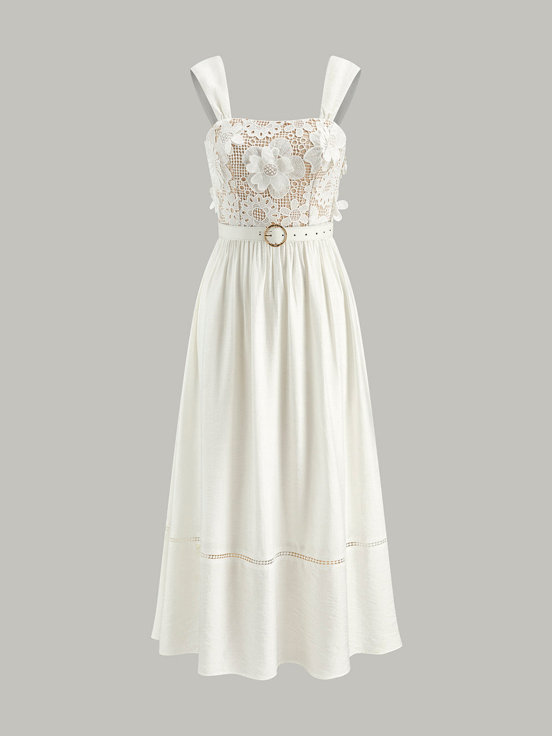 Baumwoll-Kleid mit Blumenspitze und Gürtel