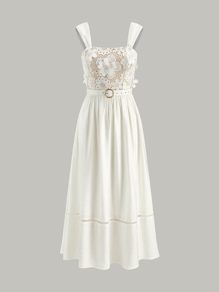 Baumwoll-Kleid mit Blumenspitze und Gürtel