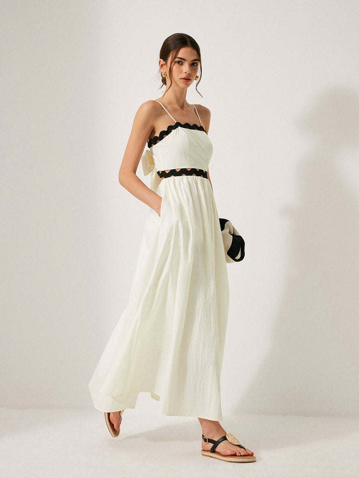 Kleid mit Muschelsaum und Rückschnürung