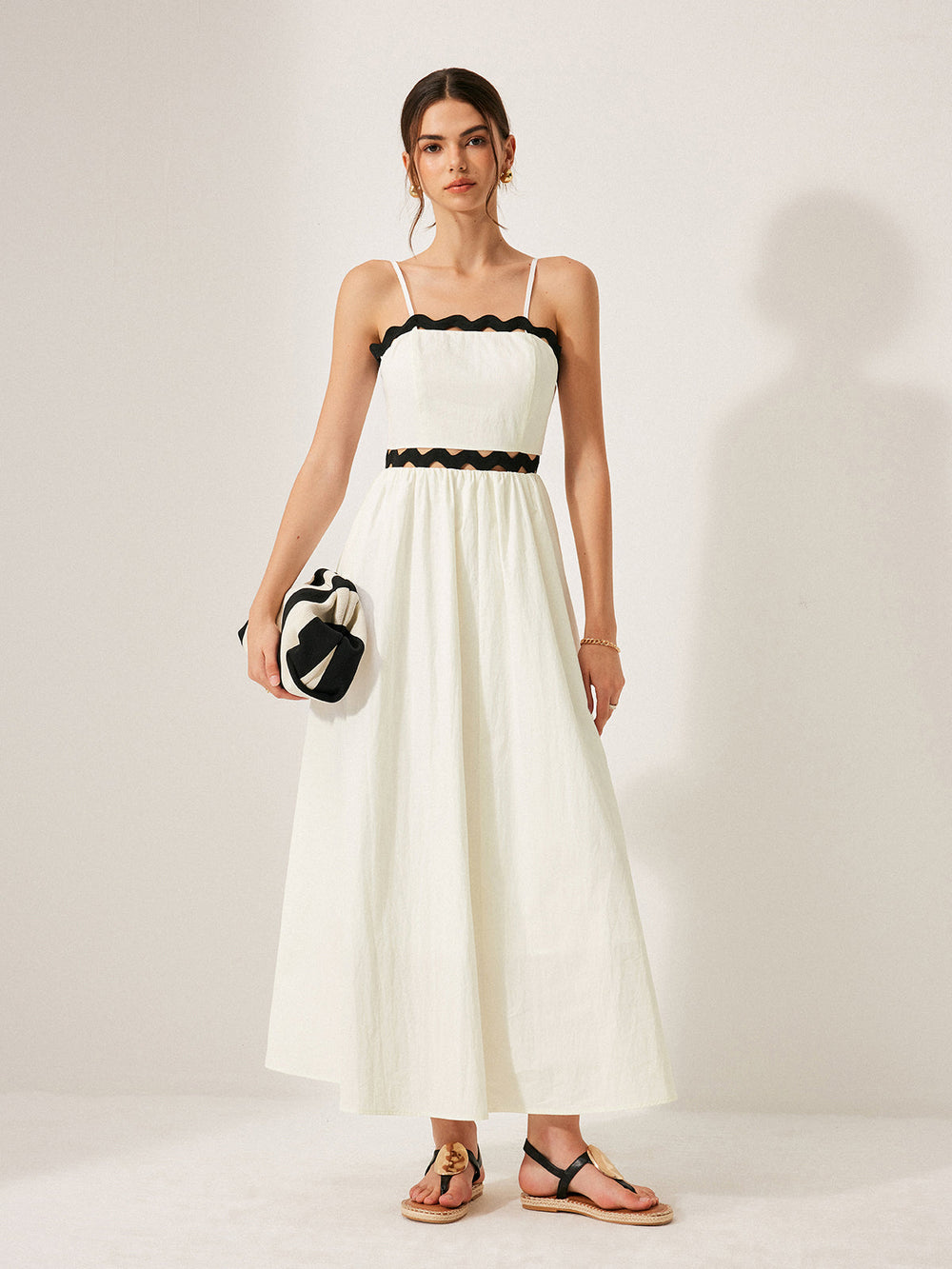 Kleid mit Muschelsaum und Rückschnürung
