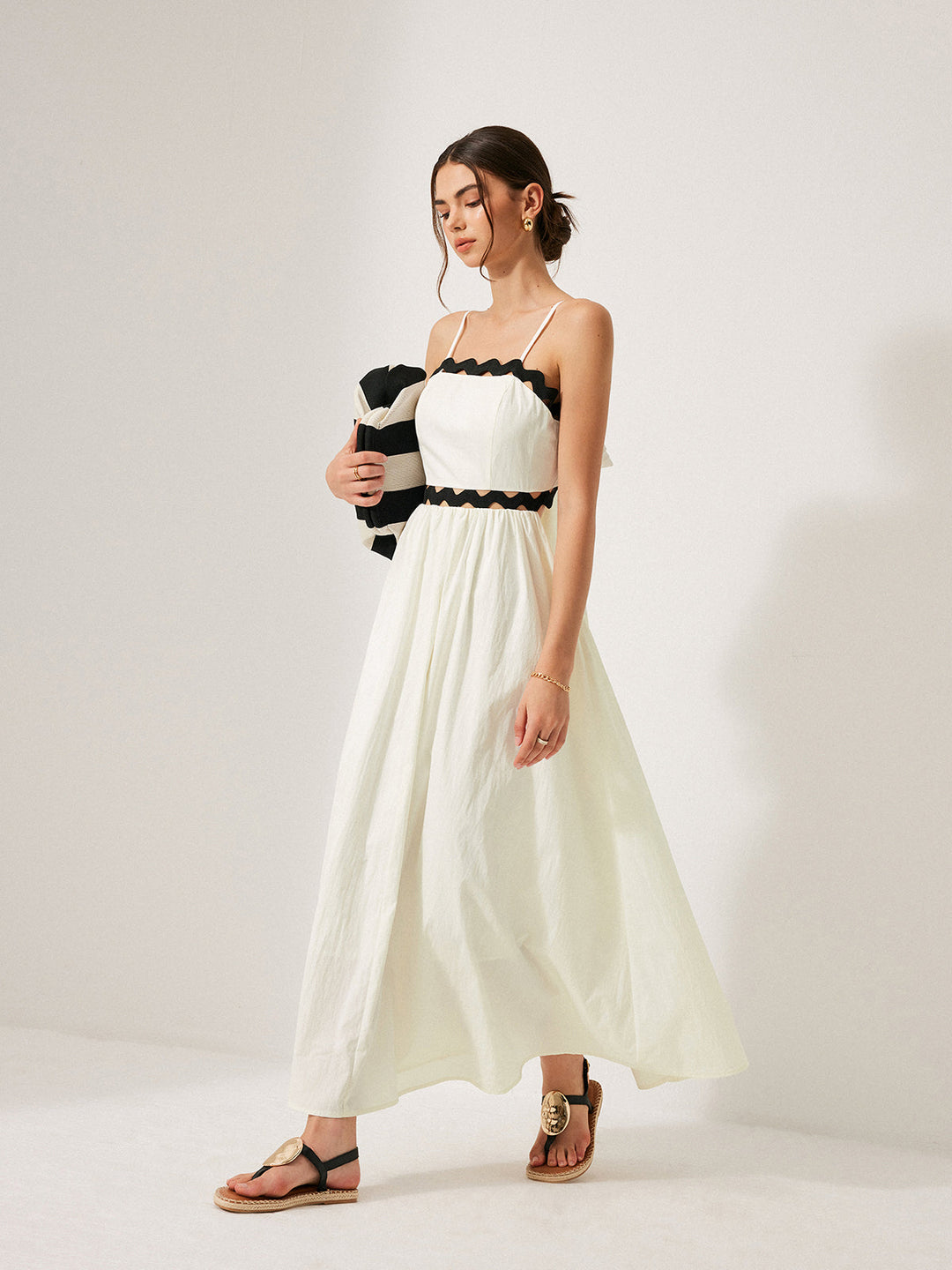 Kleid mit Muschelsaum und Rückschnürung