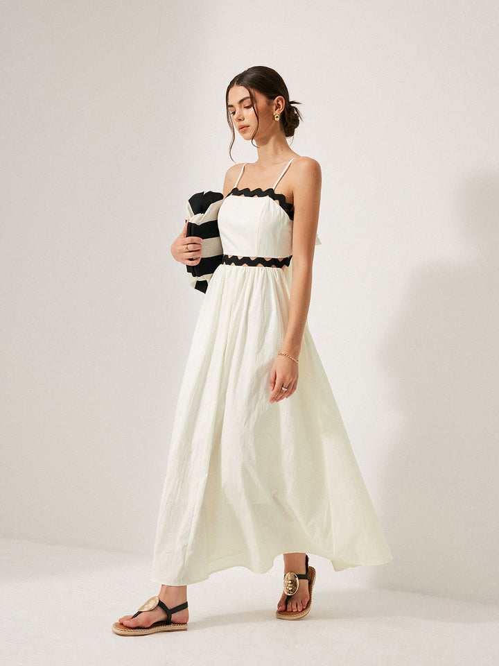 Kleid mit Muschelsaum und Rückschnürung