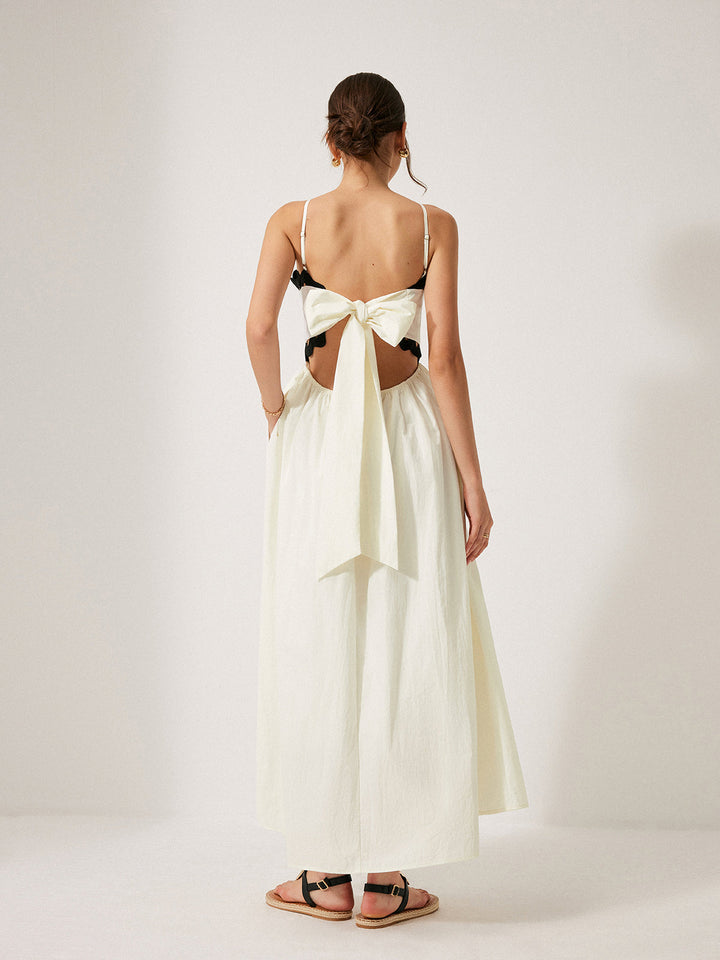 Kleid mit Muschelsaum und Rückschnürung