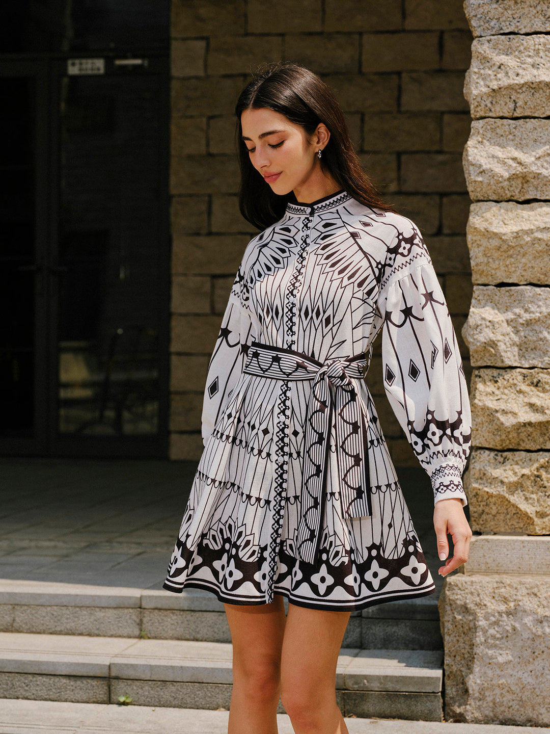 Leinenmischung Kleid mit langen Ärmeln und Gürtel