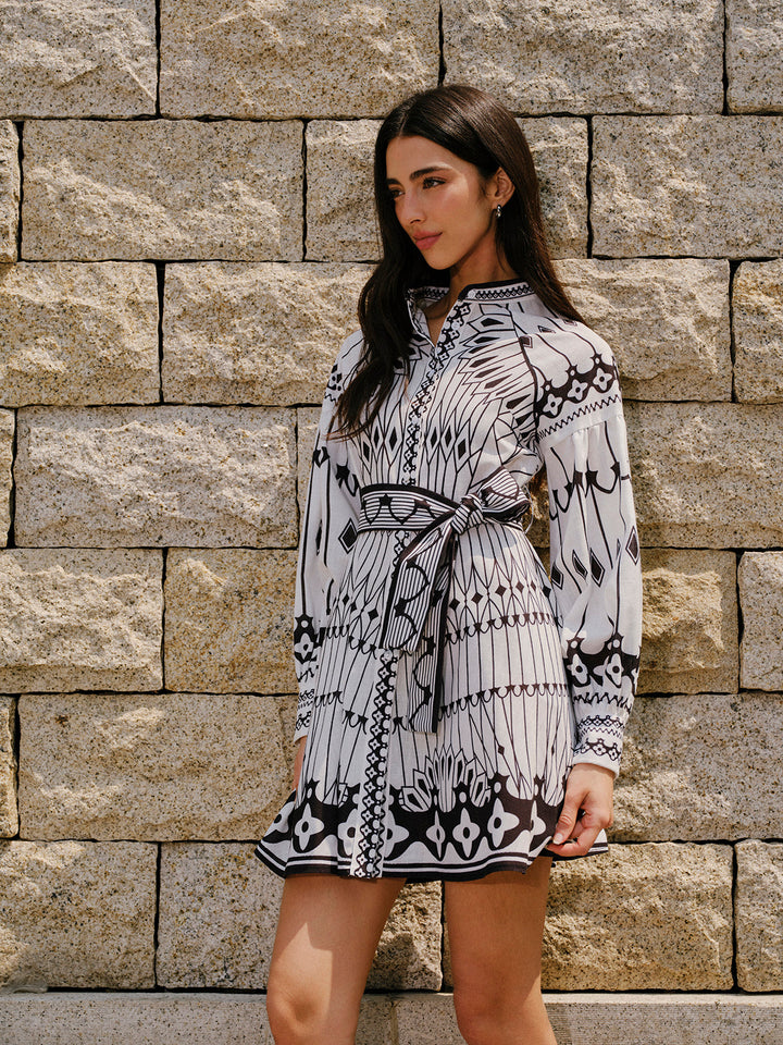 Leinenmischung Kleid mit langen Ärmeln und Gürtel