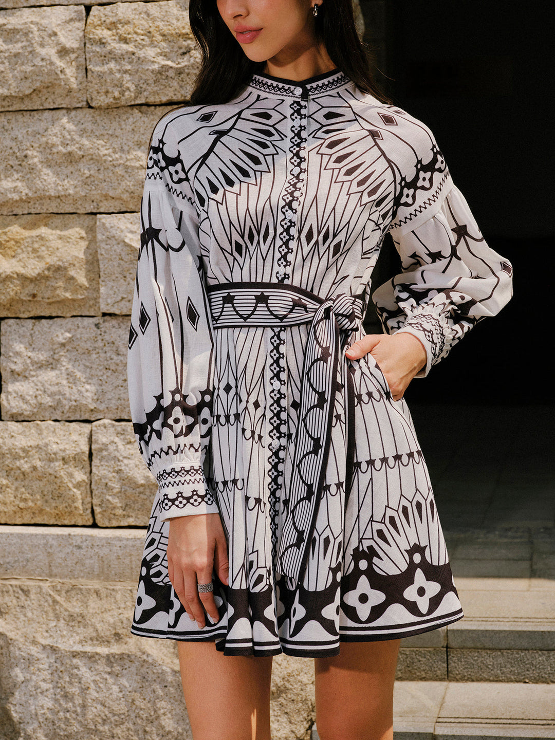 Leinenmischung Kleid mit langen Ärmeln und Gürtel