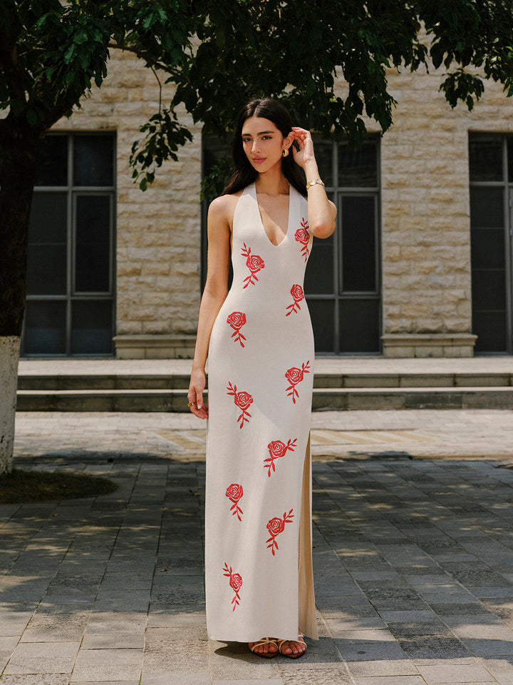 Gesticktes gespaltenes Strick-Halter-Kleid