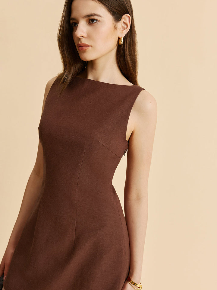 Kleid mit tiefem Rücken und ausgestelltem Rock