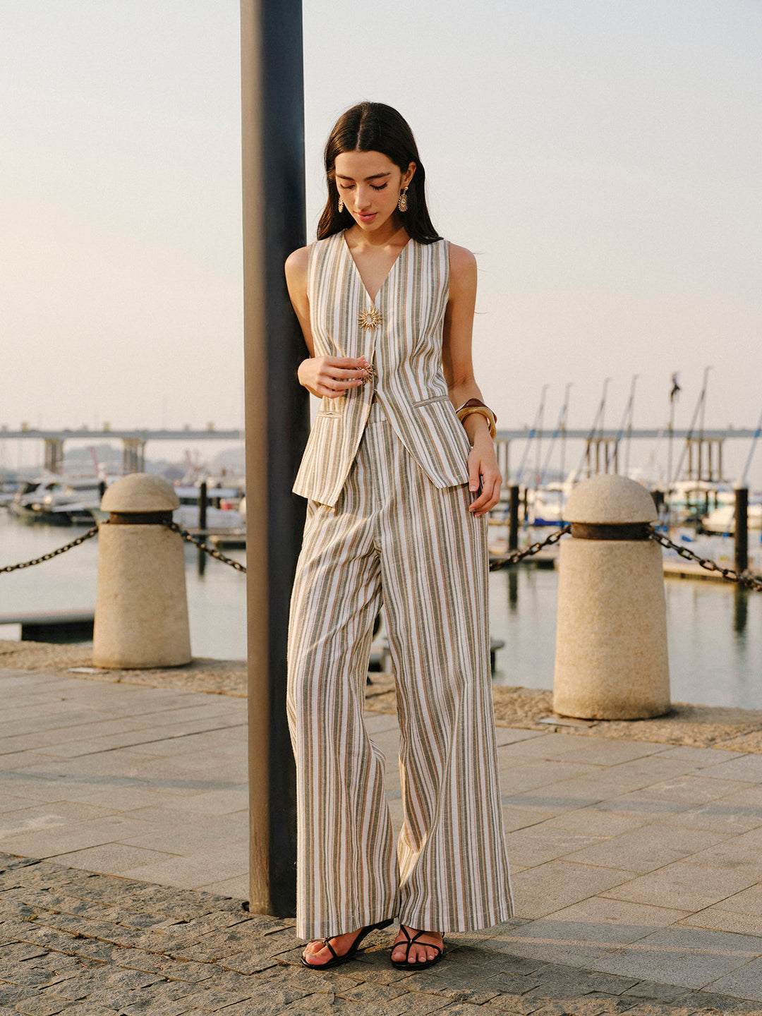 Leinen- & Baumwollhose mit mittlerer Taille und gestreiftem, weitem Bein