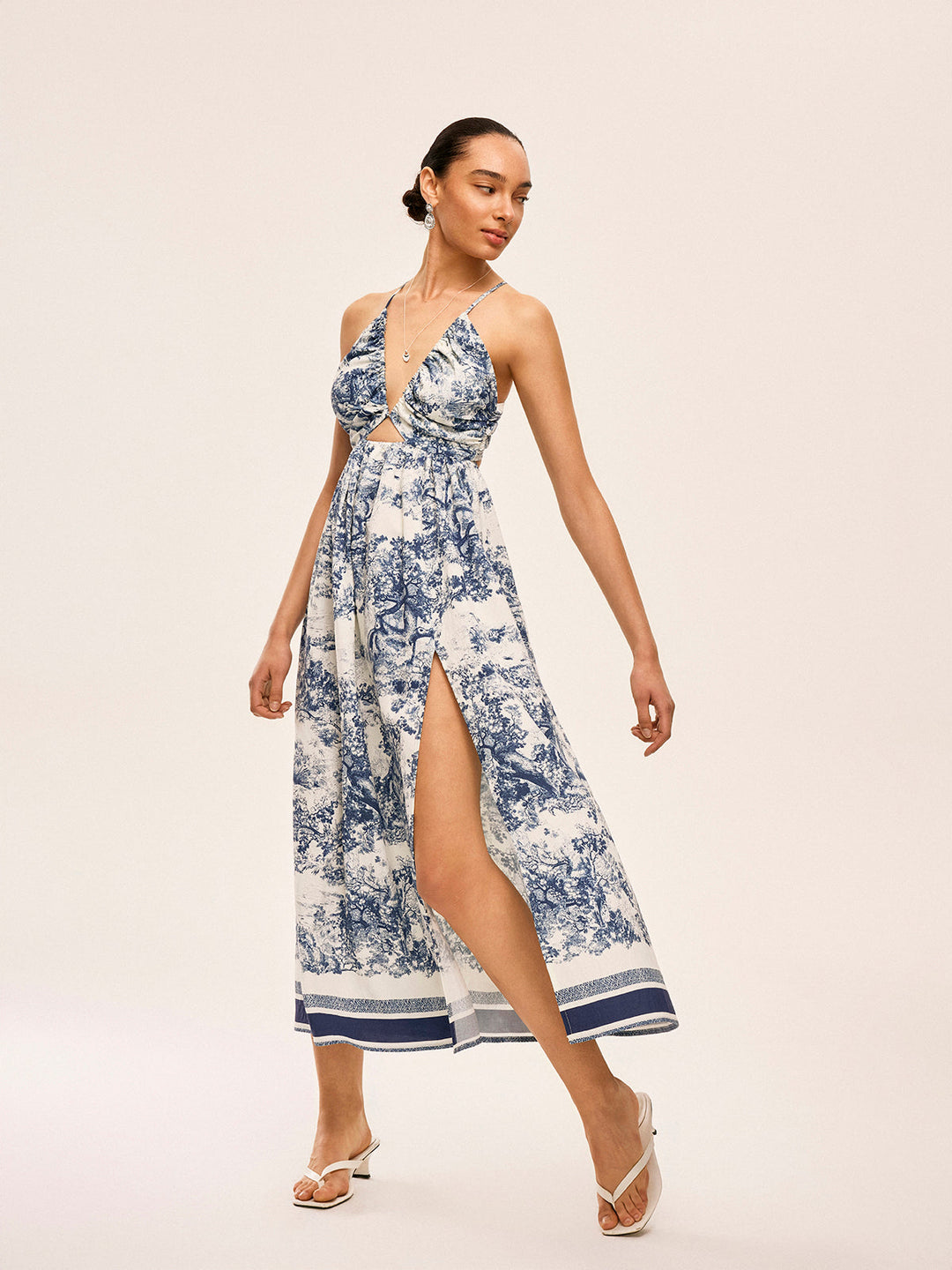 Bedrucktes Kleid mit Kontrastbesatz und Knoten